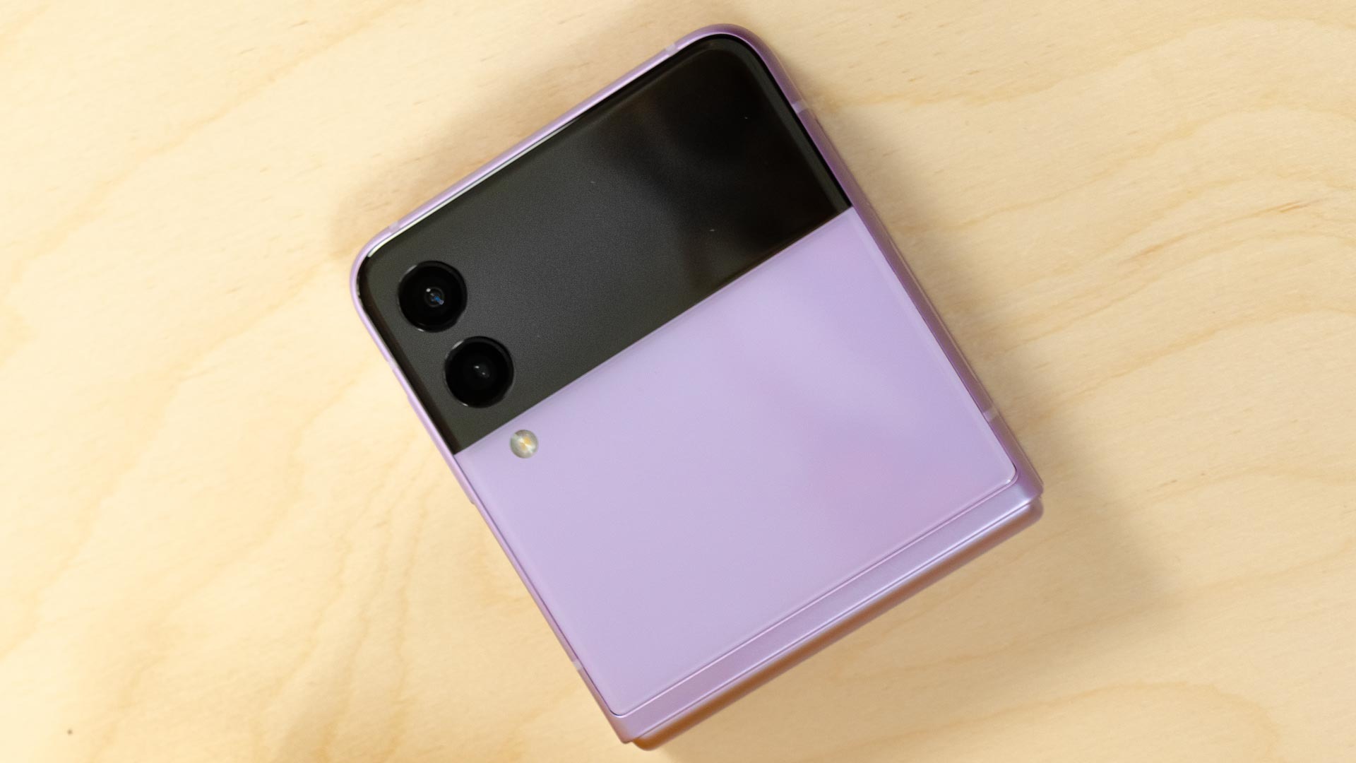 Hello, bigger cover display.