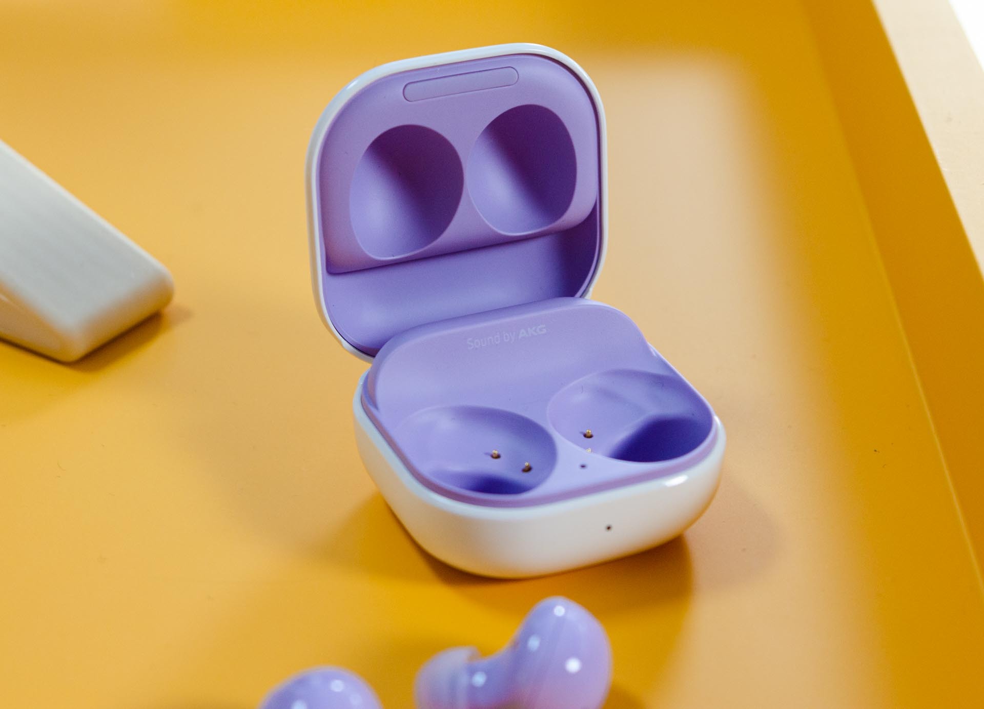 The inside of the case now matches the color of the earbuds.