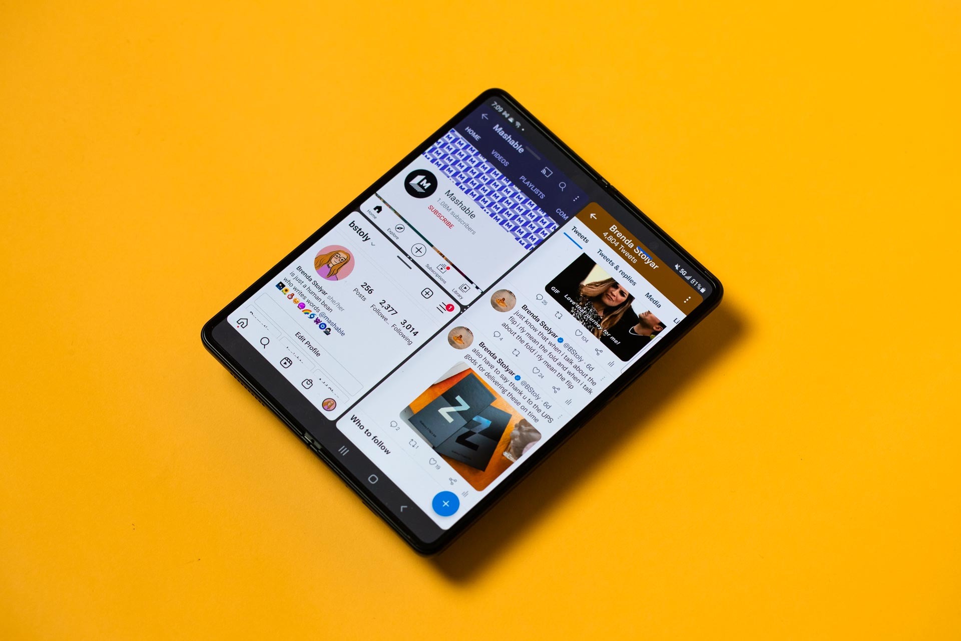 Use apps simultaneously with Multi-Active Window mode.
