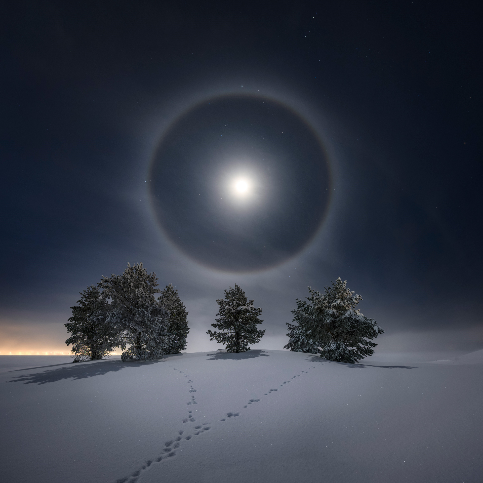 "Lunar Halo" by Göran Strand (runner-up).