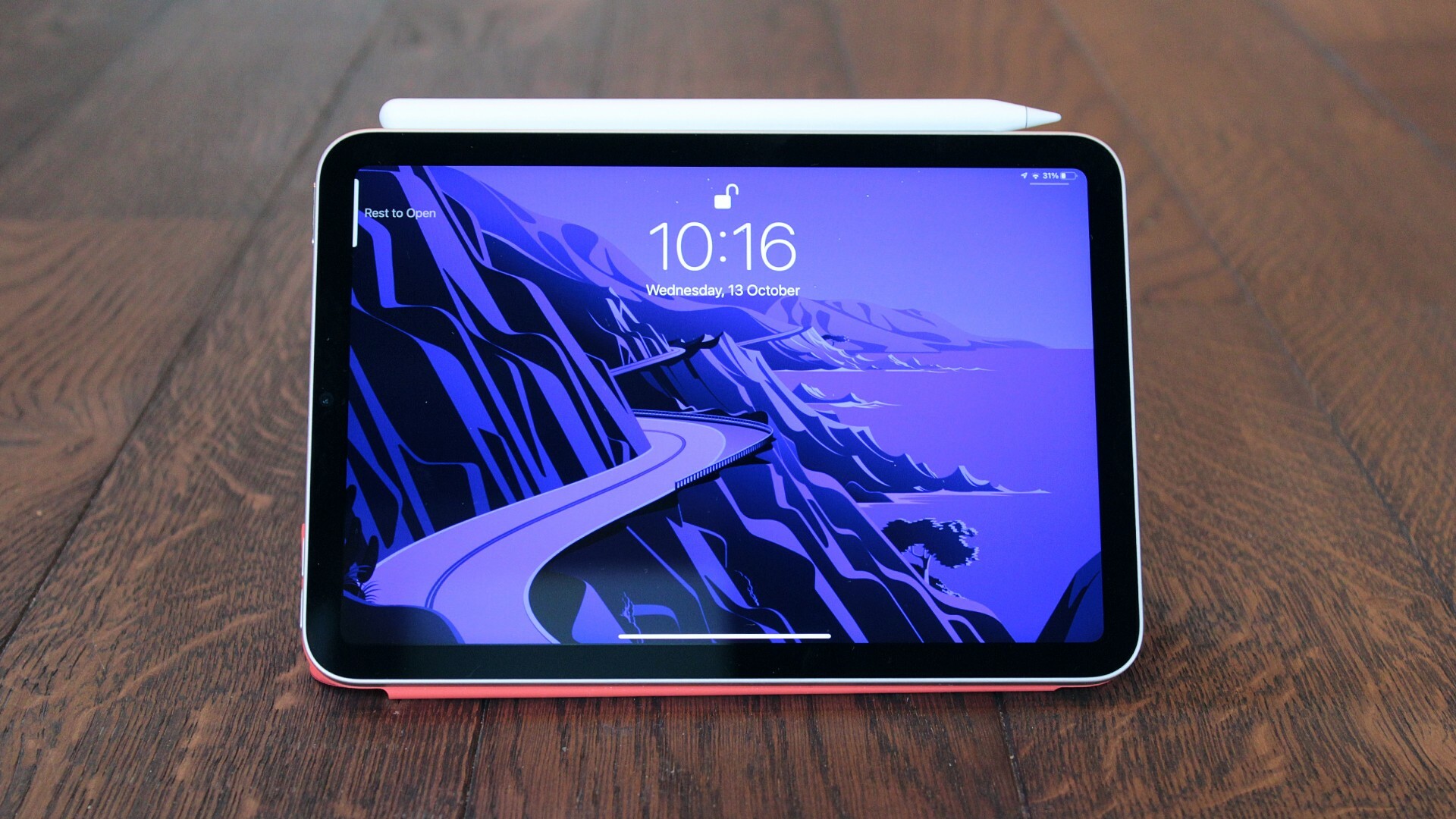 The iPad mini's display doesn't get the 120Hz refresh rate and it does suffer from the "jelly scrolling" effect, but you probably won't notice it in real life usage.