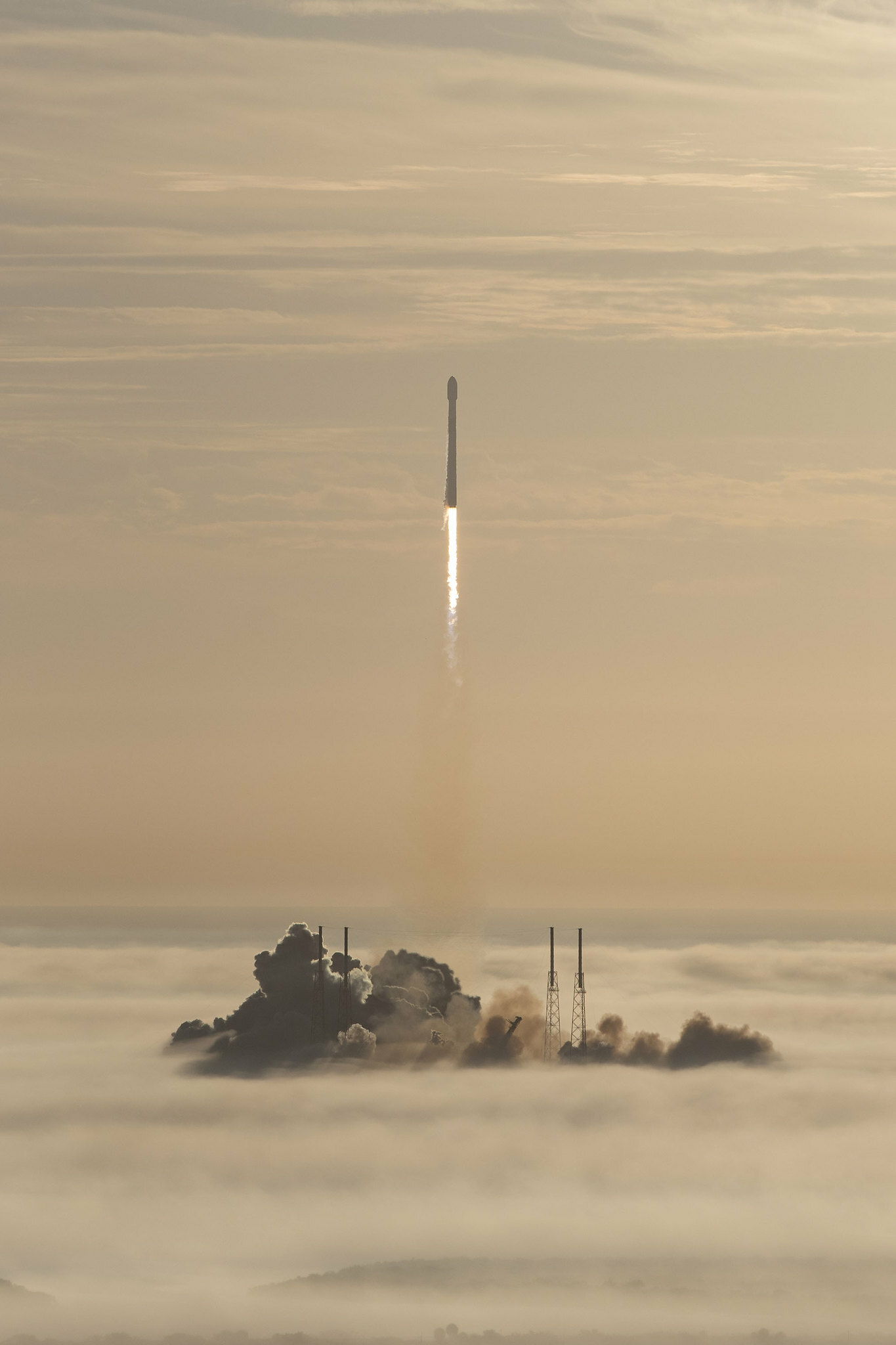 SpaceX's Falcon 9 launching on 13 Nov. 2021.