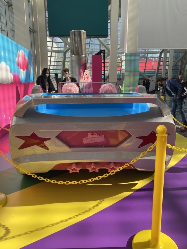 The back view of the car shows brake lights in the shape of pink stars.