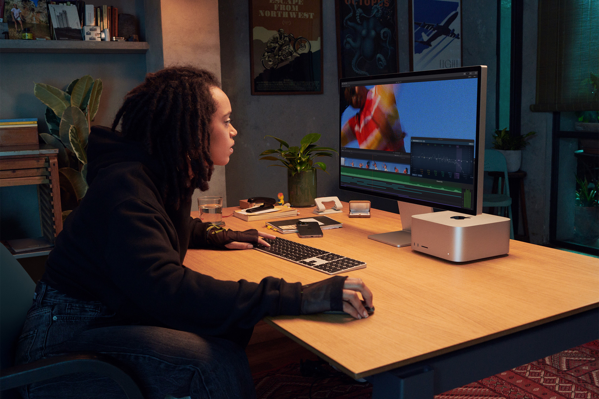 Image of someone using the Mac Studio and Studio Display at a desk