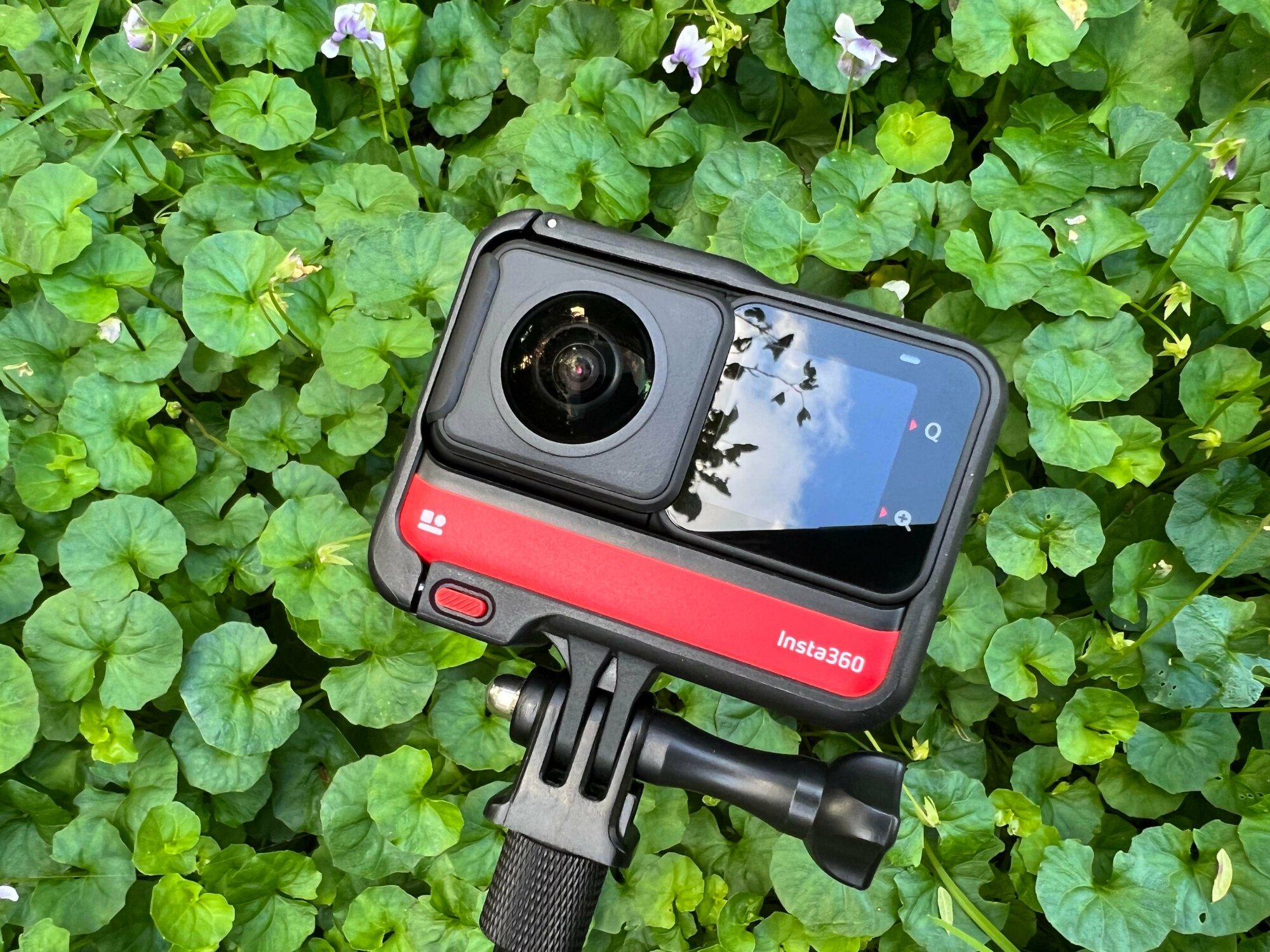 The Insta360 ONE RS' display screen.