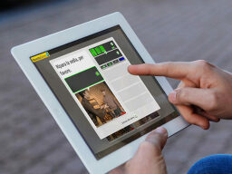 Finger pointing at tablet with Italian Rosetta Stone page