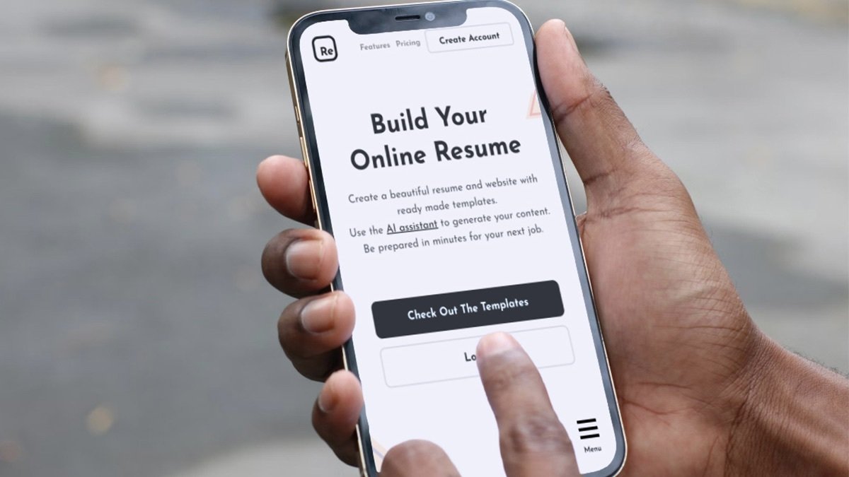 Person using the The Complete Resoume AI Assistant Resumé Writer: Lifetime Subscription.