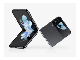 the samsung galaxy z flip4 in graphite