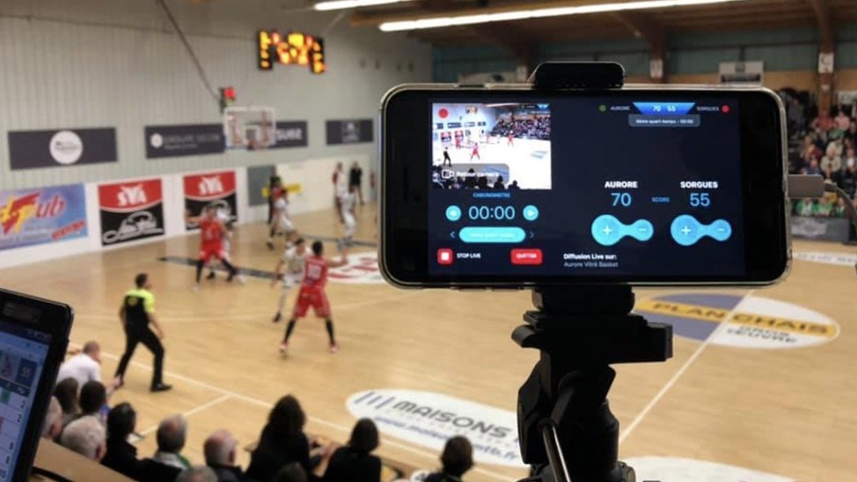 Streaming a backetball game