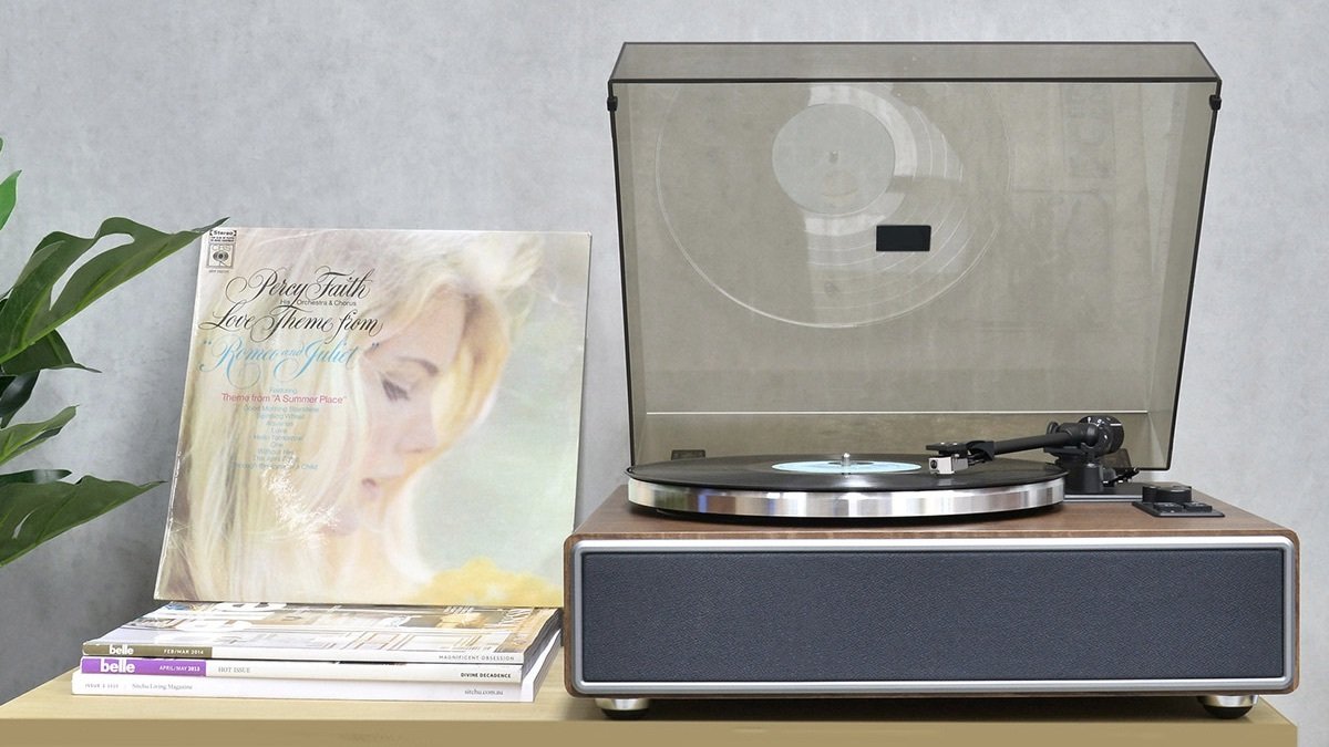 Mbeat Hi-Fi Turntable and records on a table.