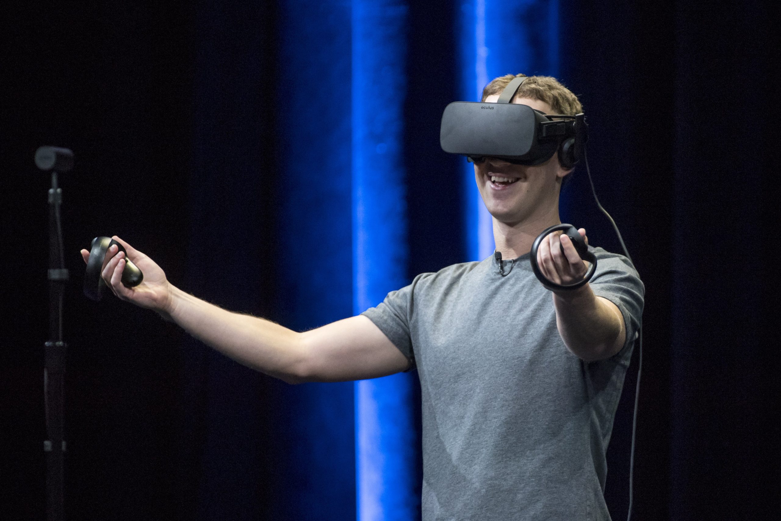 Meta CEO Mark Zuckerberg wearing a VR headset