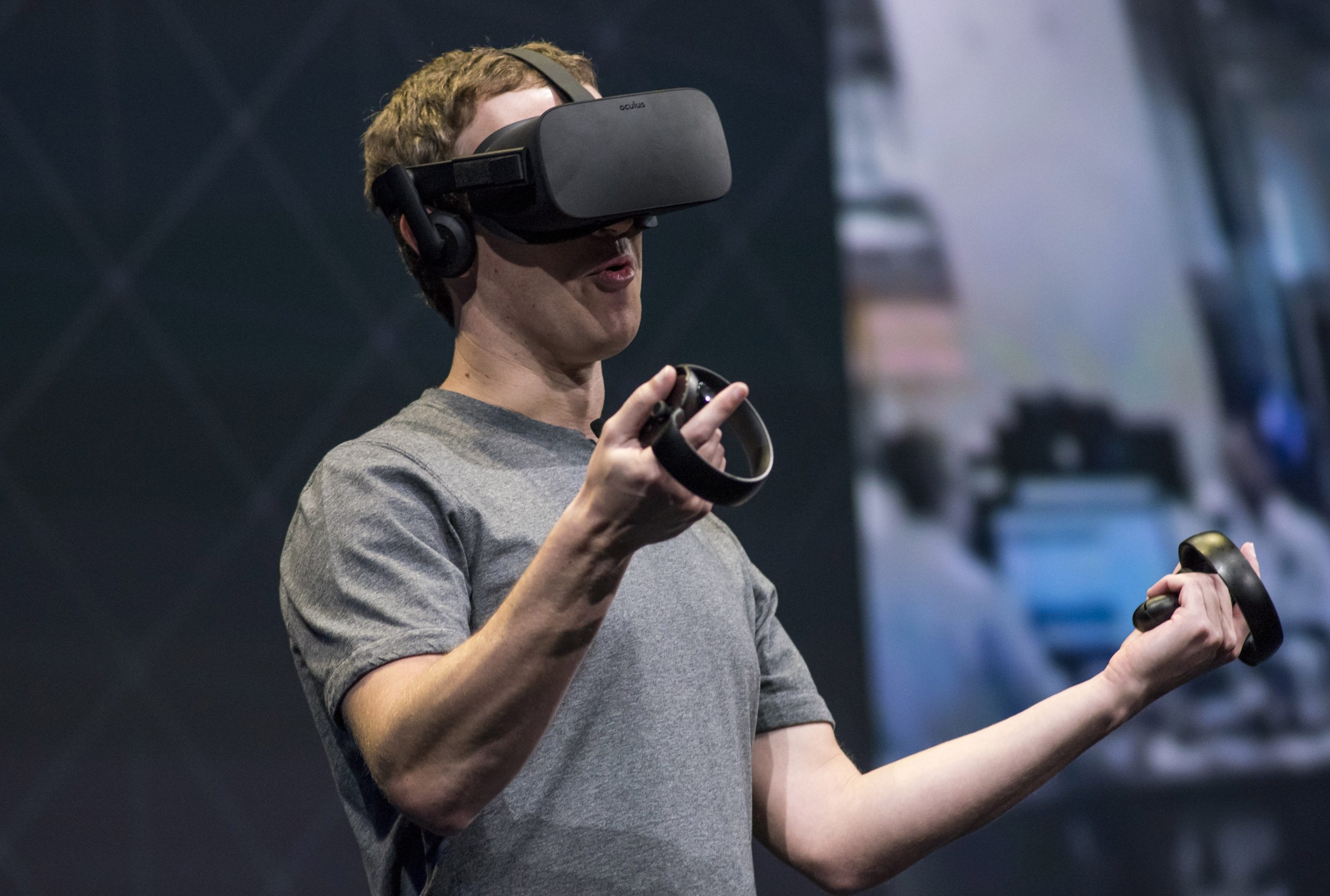 Mark Zuckerberg wearing VR glasses.