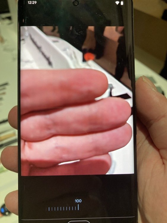 Fingers picture on Pixel 7