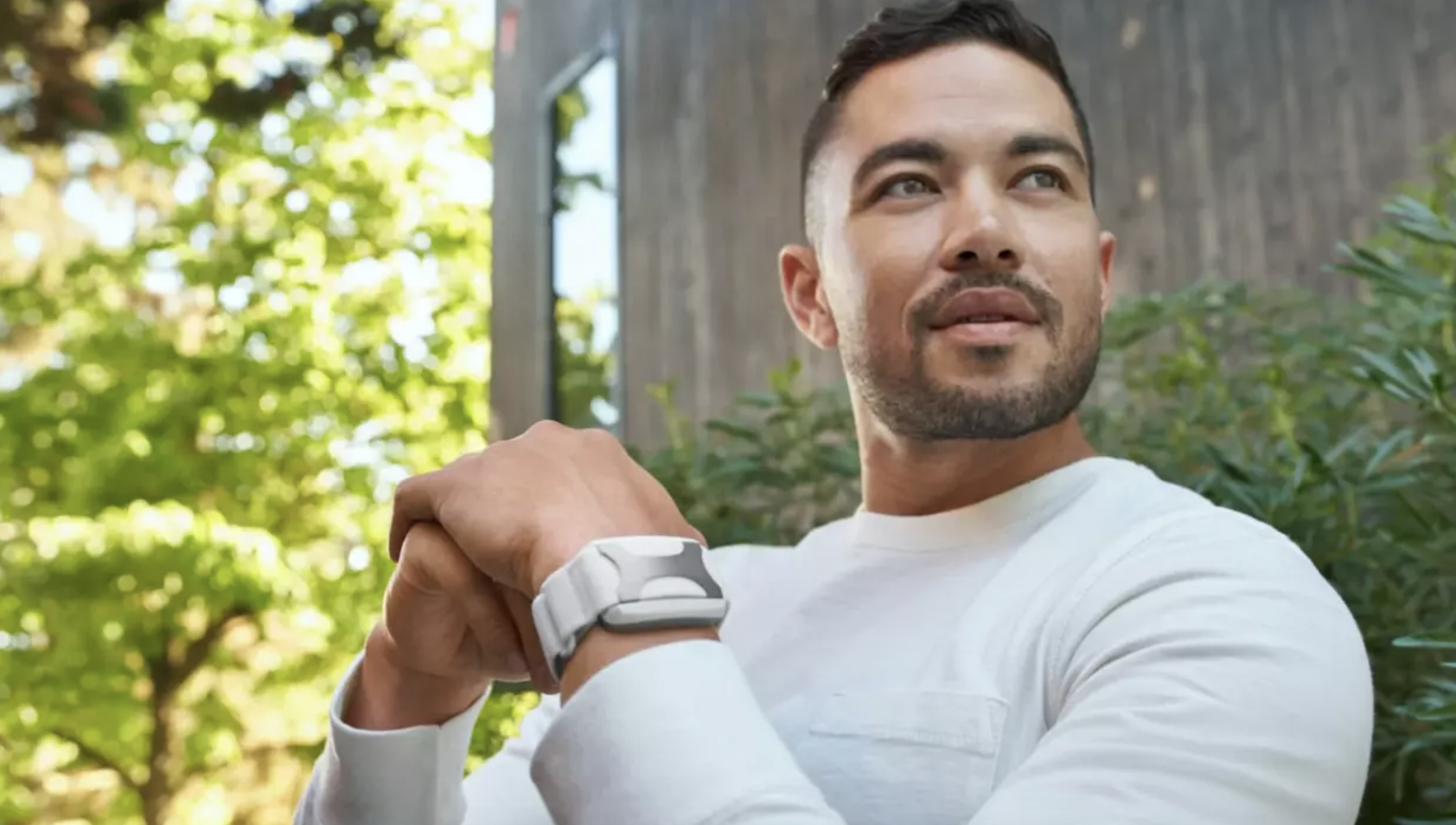 Man wearing Apollo wearable on wrist.
