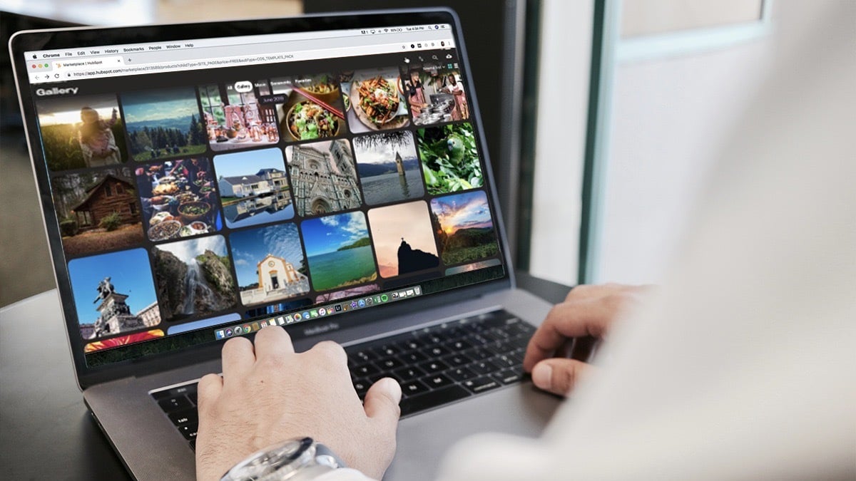 Some using the Degoo Premium Lifetime 10GB Backup Plan on a laptop.