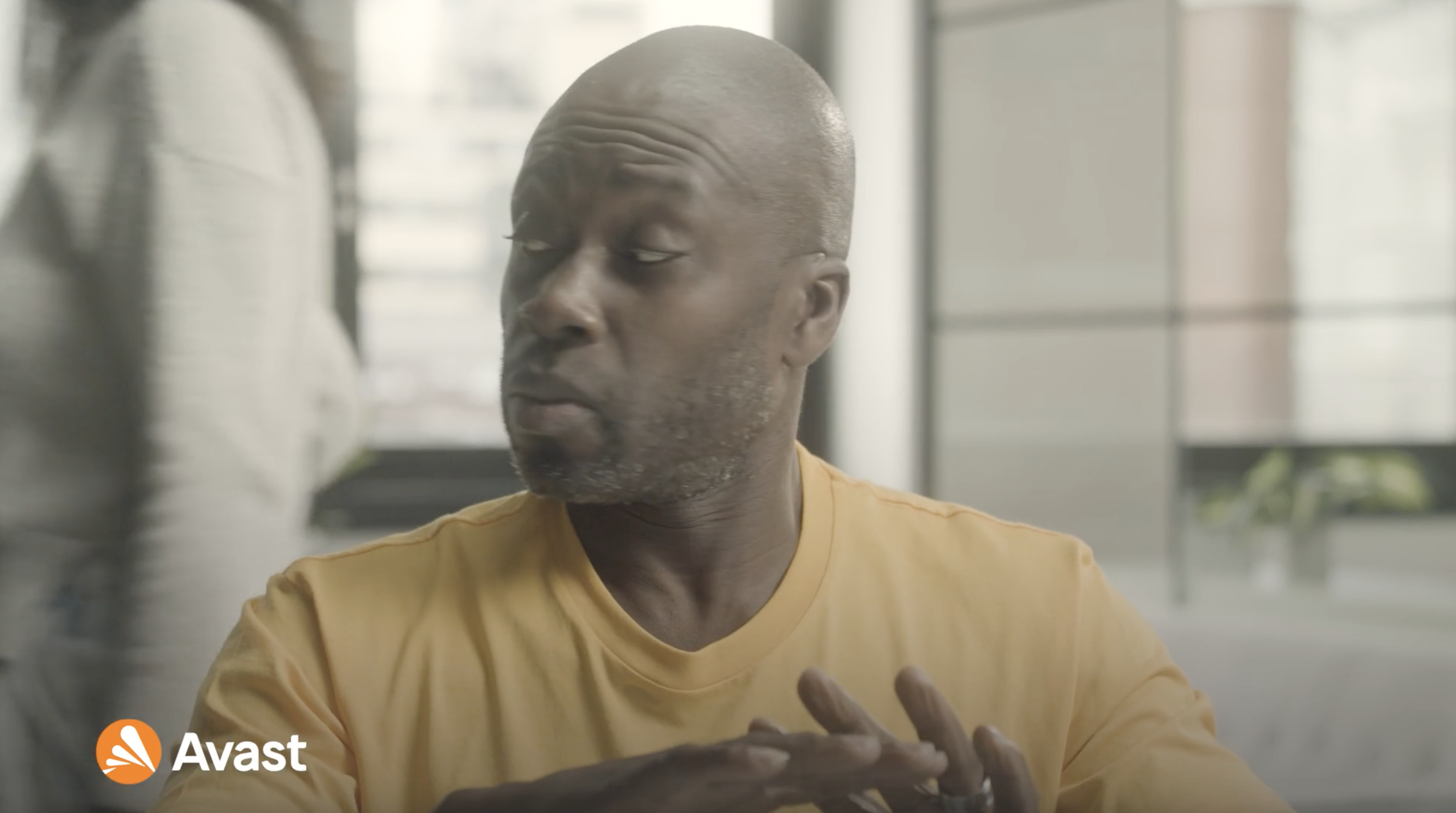 Ortis Delay shielding his monitor from scammers