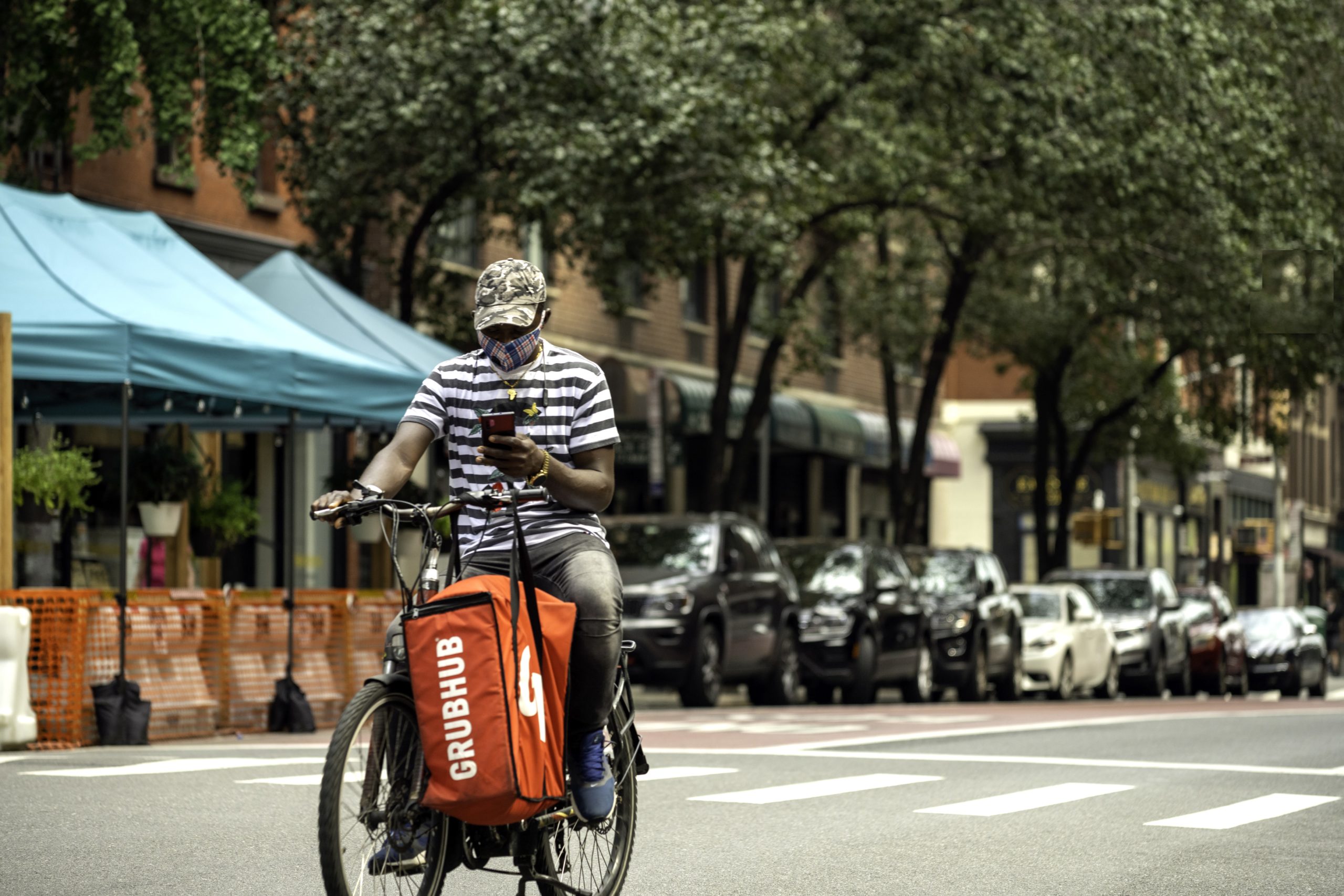 Grubhub bag on a delivery bike on a street in NYC. 