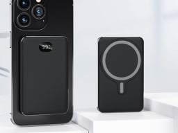 speedy mag charger on back of iphone