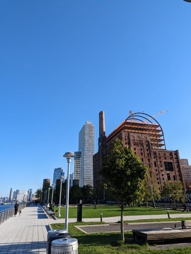Pixel 7 Pro photo not zoomed in