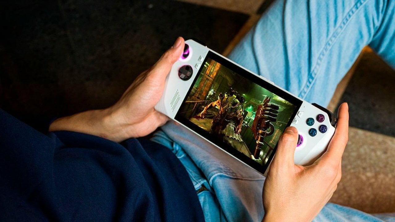 Person using Asus ROG Ally