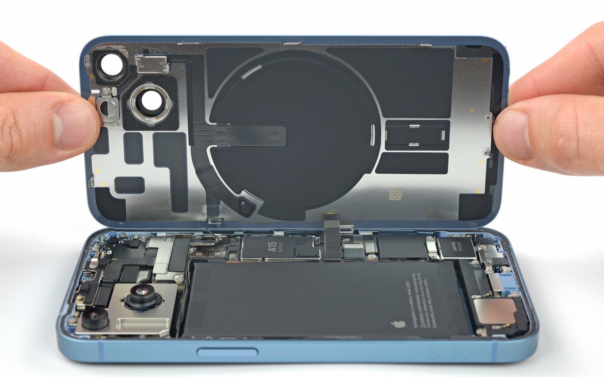 Apple iPhone 14 teardown