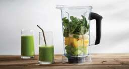 Vitamix 5200 blender with smoothies