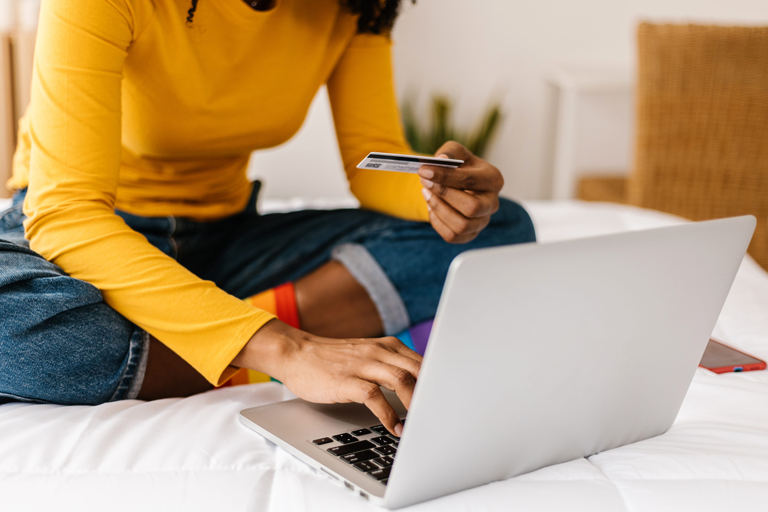 woman online shopping with laptop