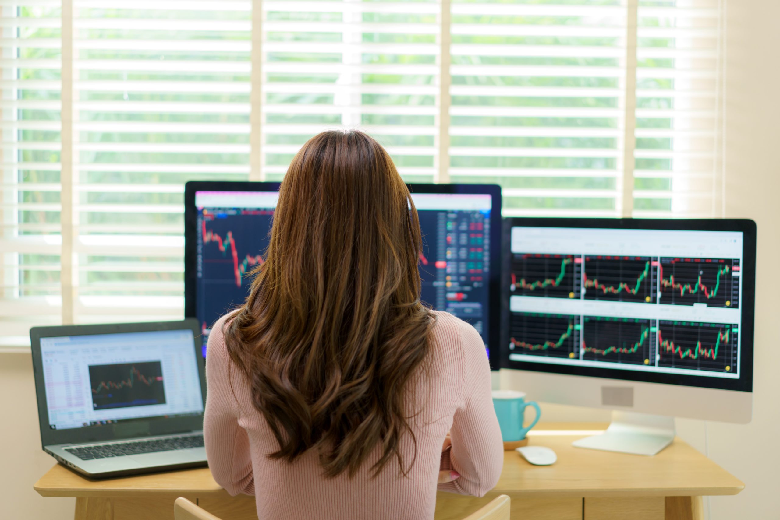woman buying stocks