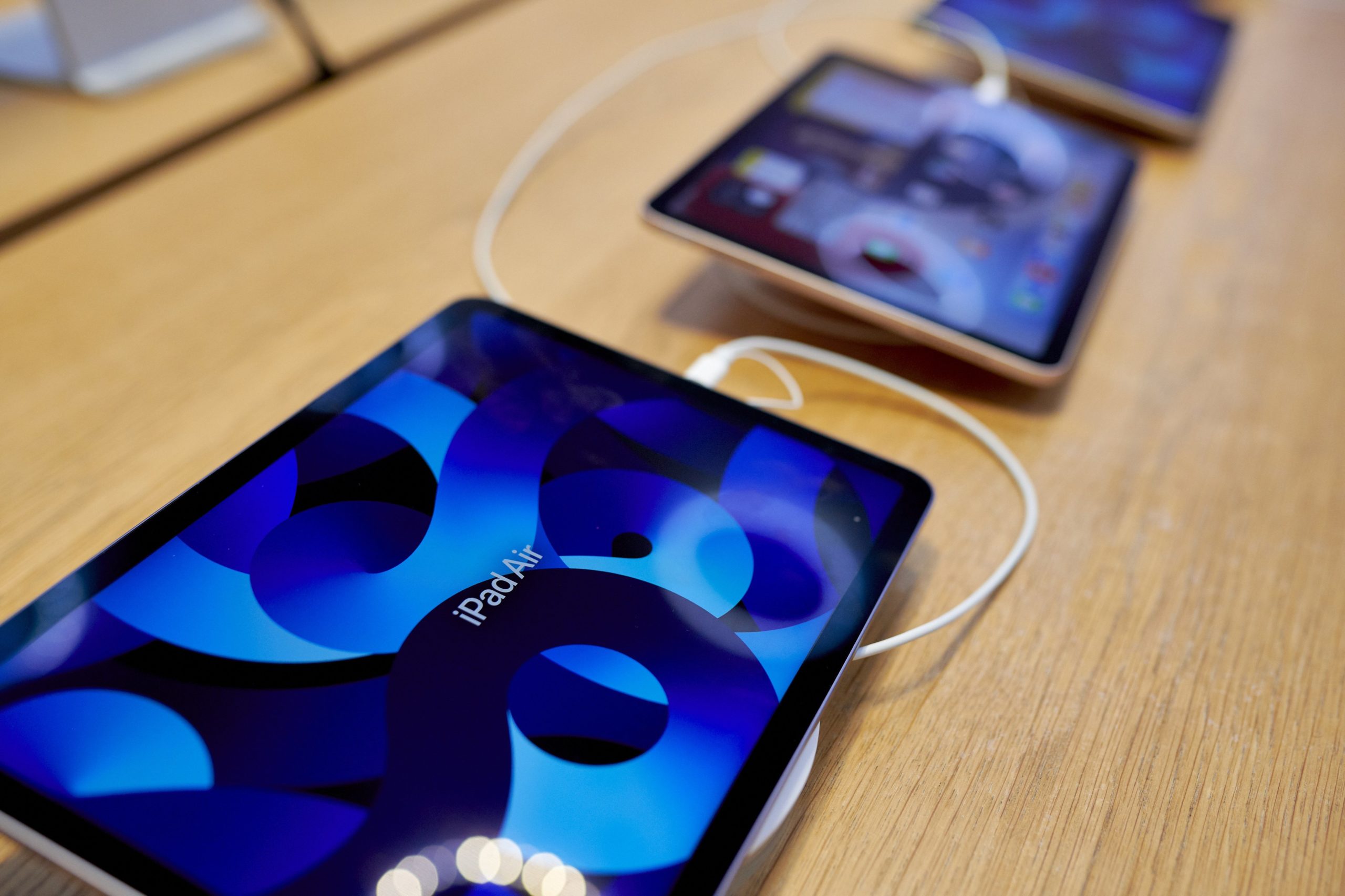 iPads in Apple Store