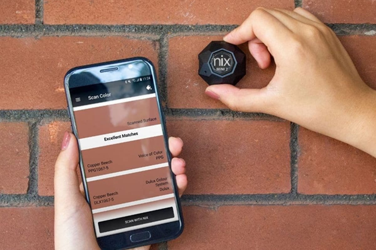 Person using color sensor on brick.