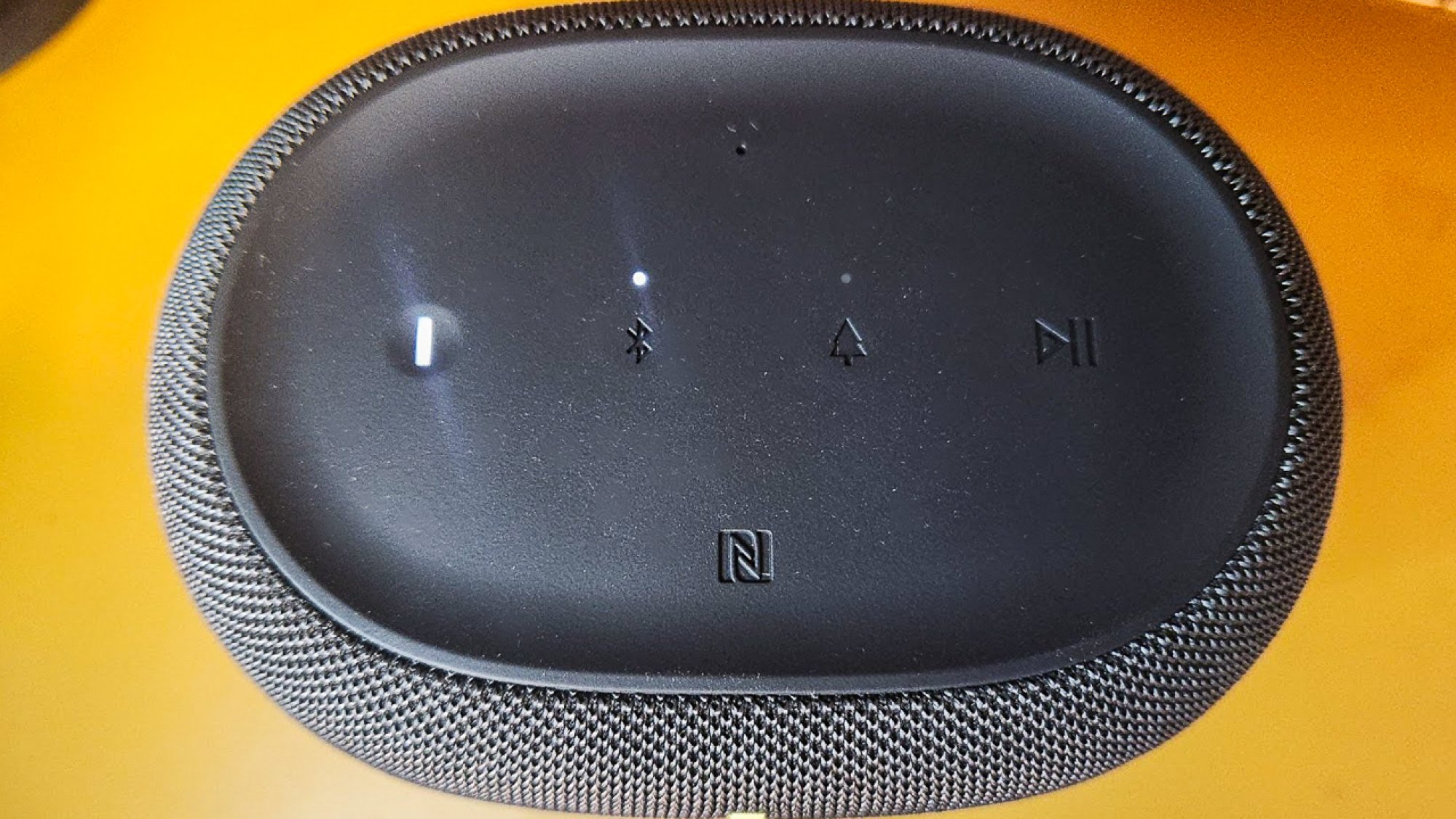 buttons on the top of the ultimate ears epicboom speaker