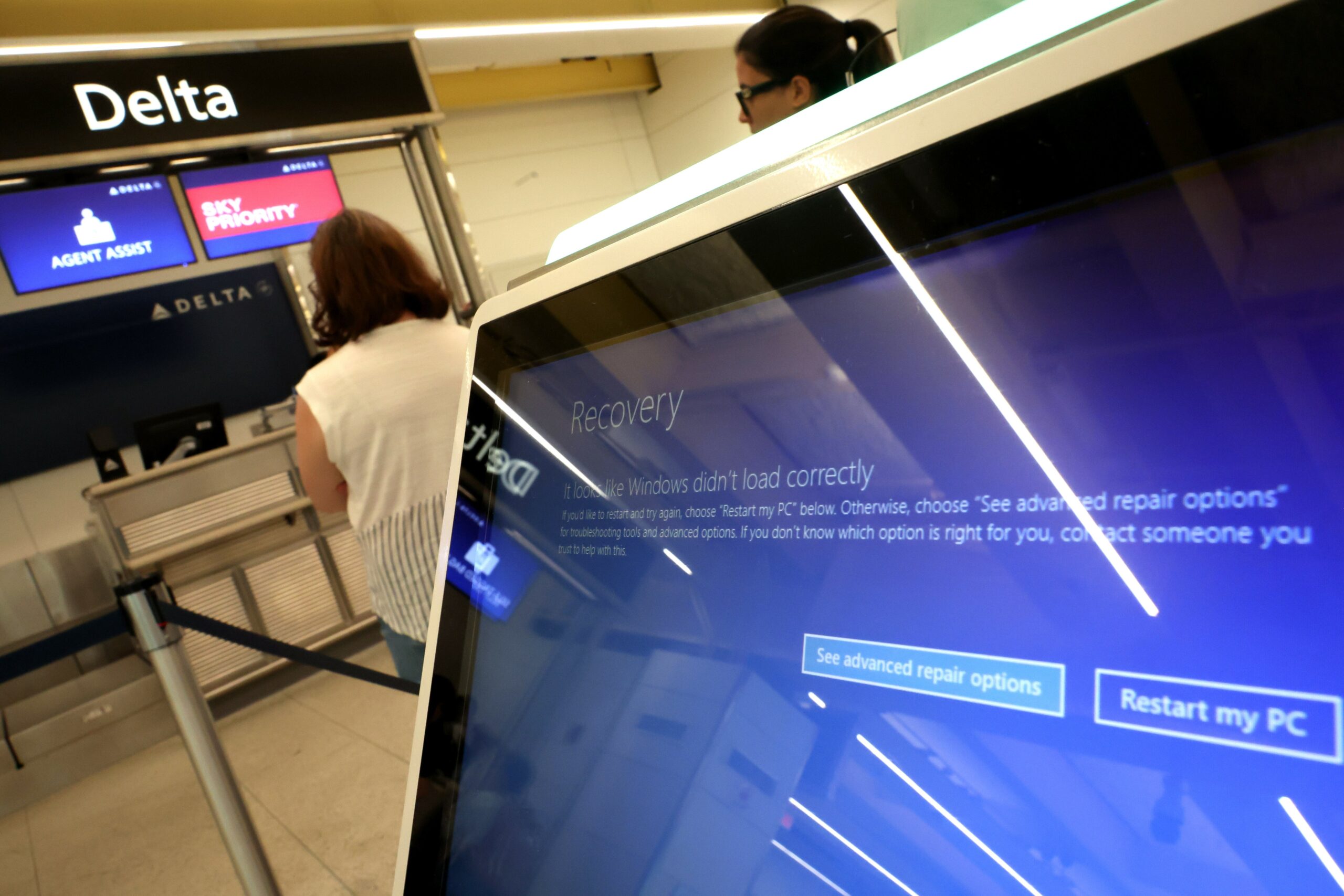 delta monitor with error message in front of checkin at airport