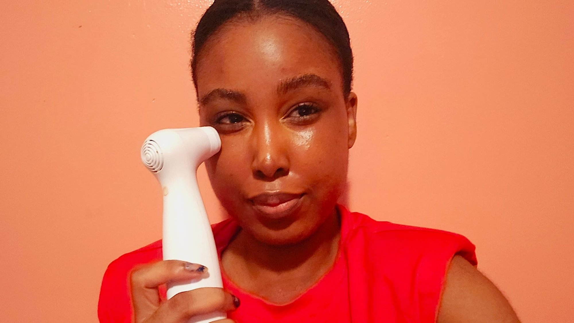 Woman holding the NIRA Pro Laser to her face