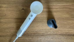 white laifen swift hair dryer with nozzle