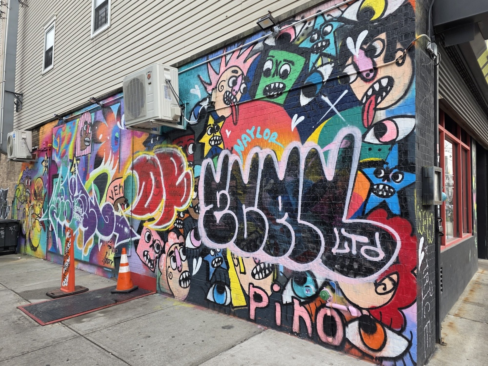 Normal settings shot of graffiti on Galaxy S25 Ultra