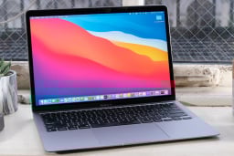 Apple MacBook Air 13.3" (2020) M1 MGN63LL/A 8GB RAM 256GB SSD Gold (Refurbished)