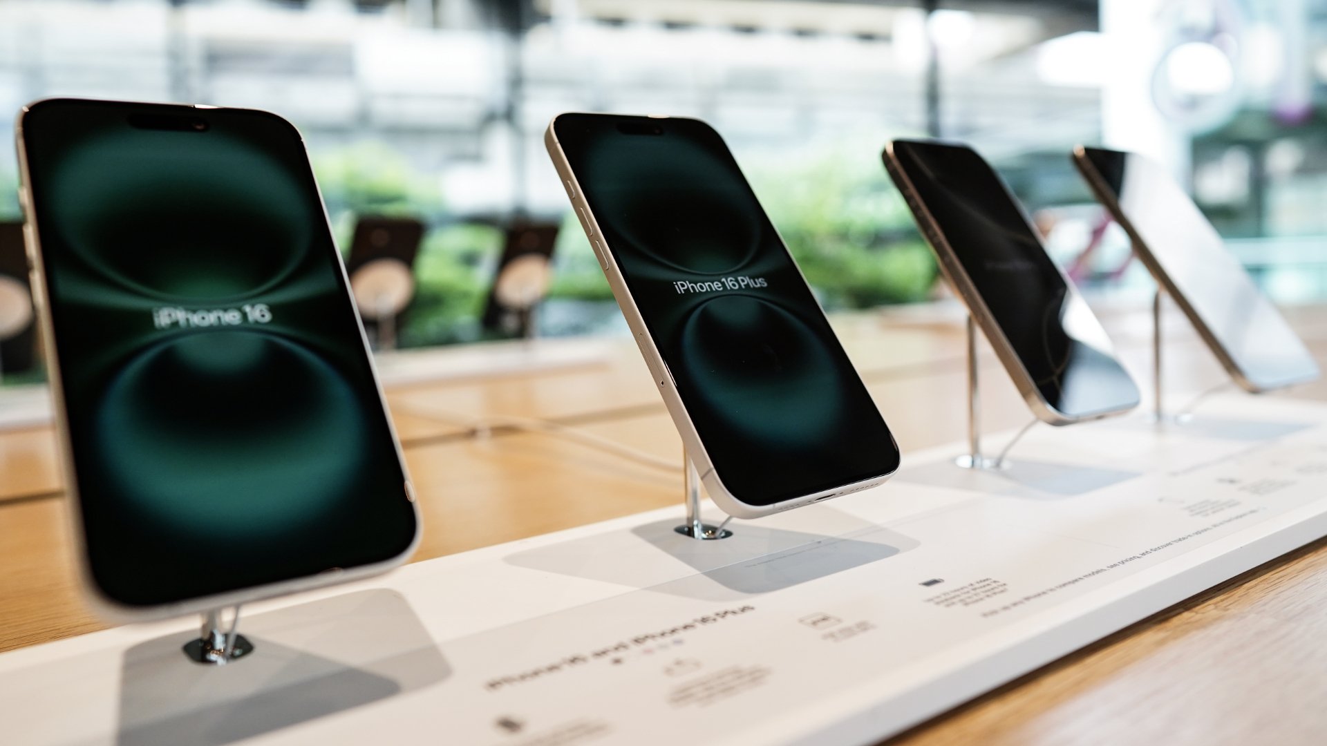 Apple iPhone 16