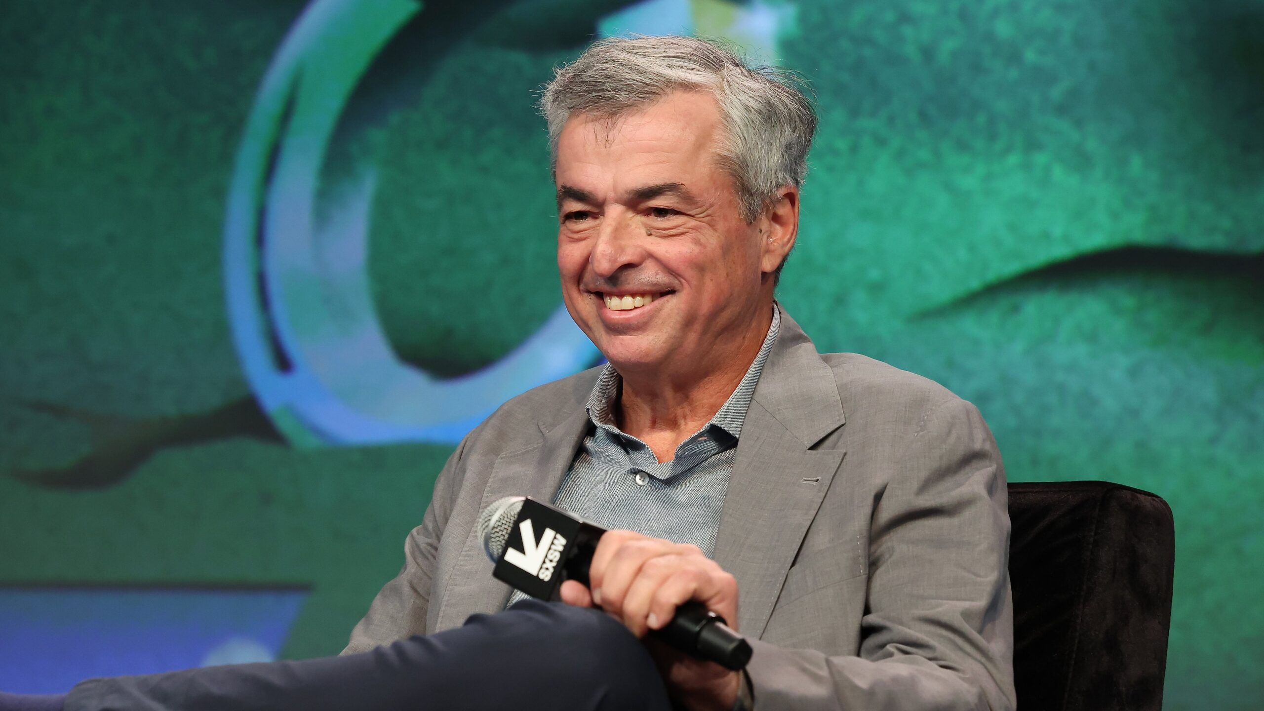 apple's eddy cue speaks at an apple tv event