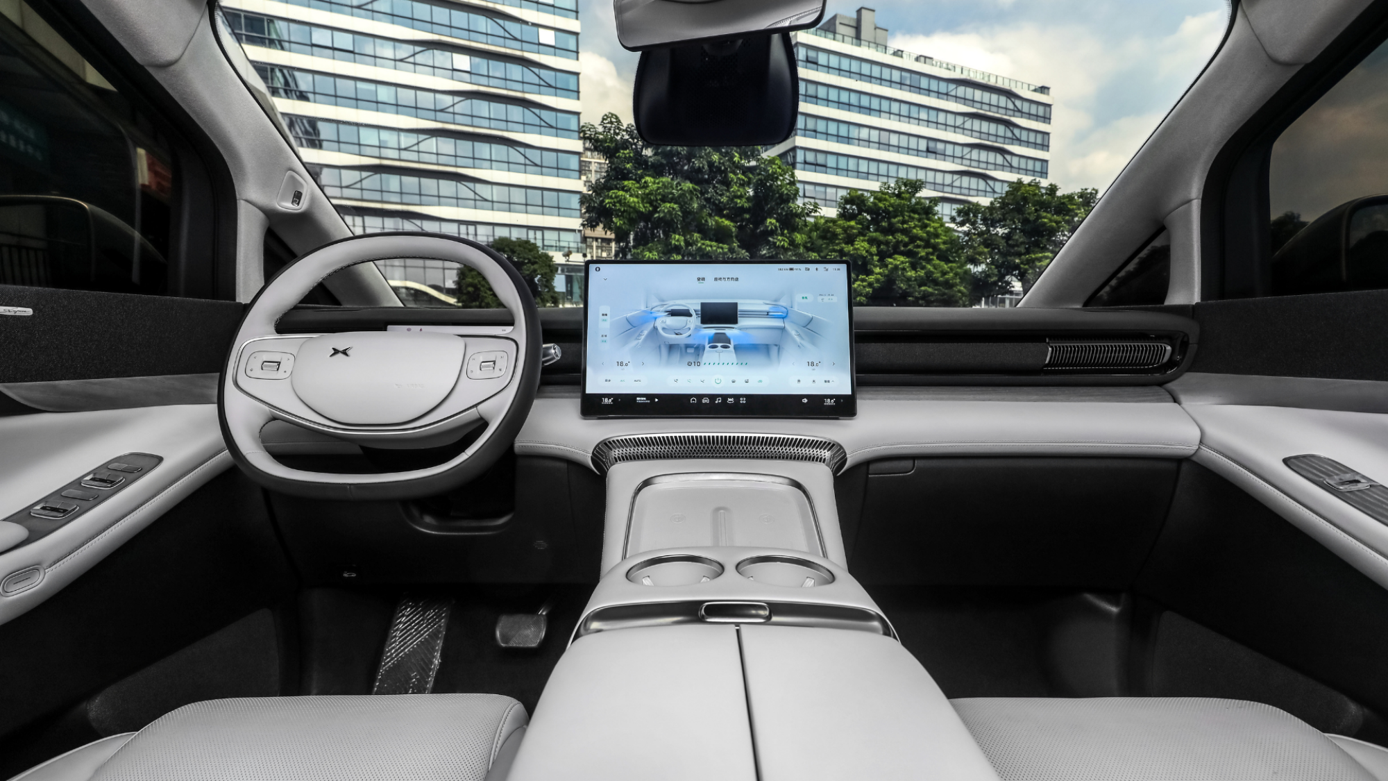 The XPENG X9's front seats and navigation screen.