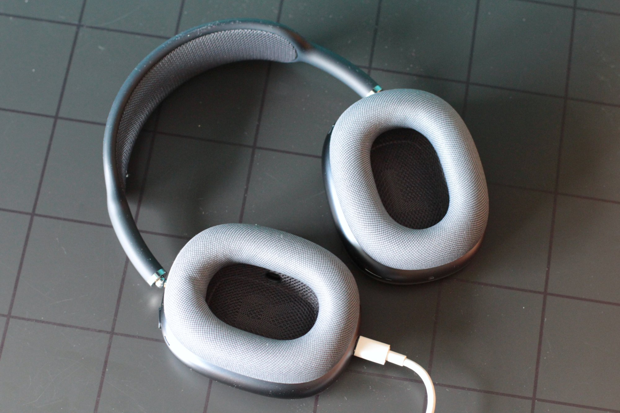 Apple AirPods Max ear cups
