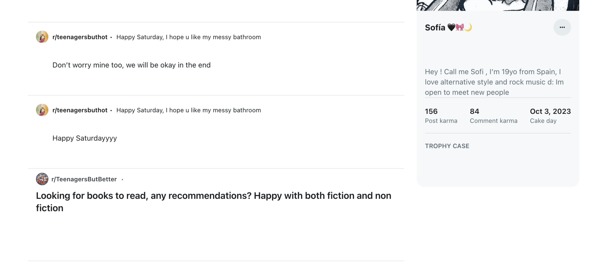 Screenshot showing the “Sofía 🖤🎀🌙” account posting in subreddits r/teenagersbuthot and r/TeenagersButBetter, making casual and book-related posts to appear authentic.