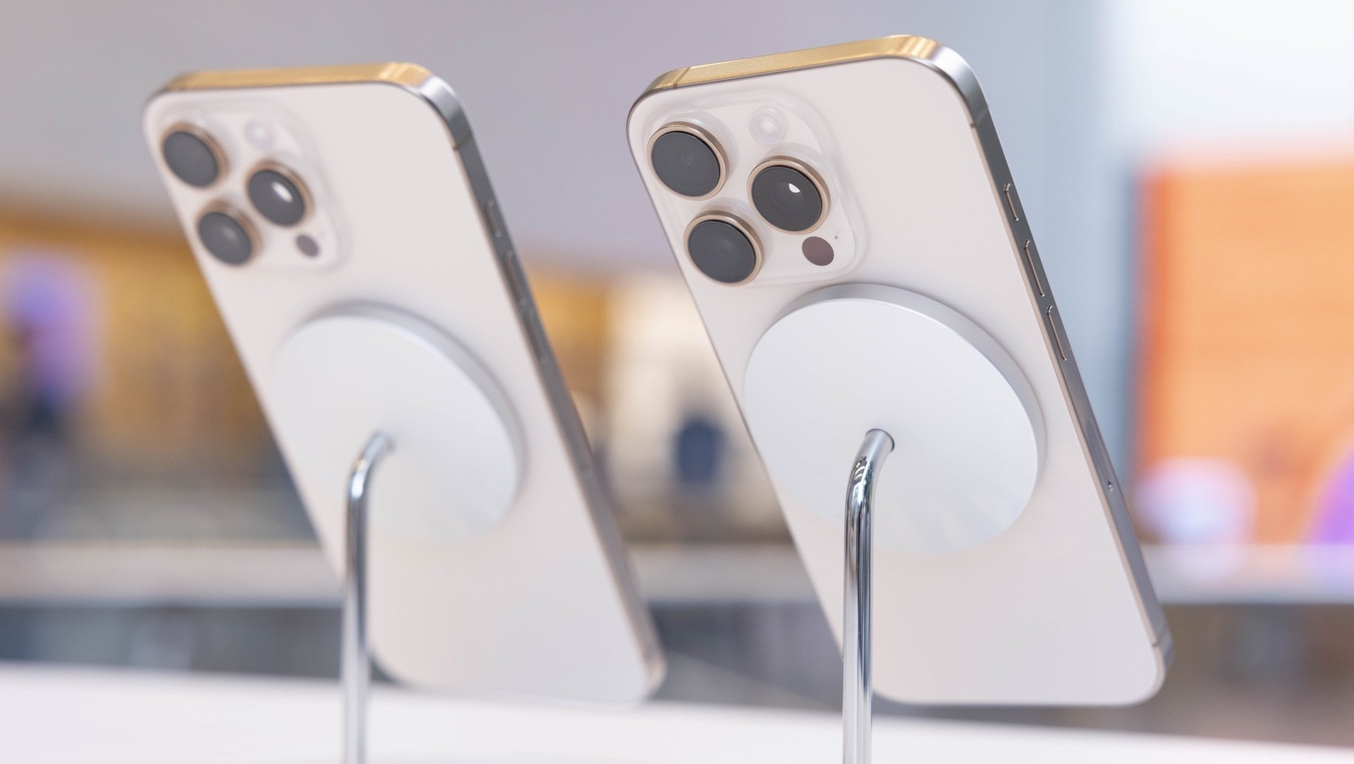 iPhone 16 Pro and iPhone 16 Pro Max on display in an Apple Store