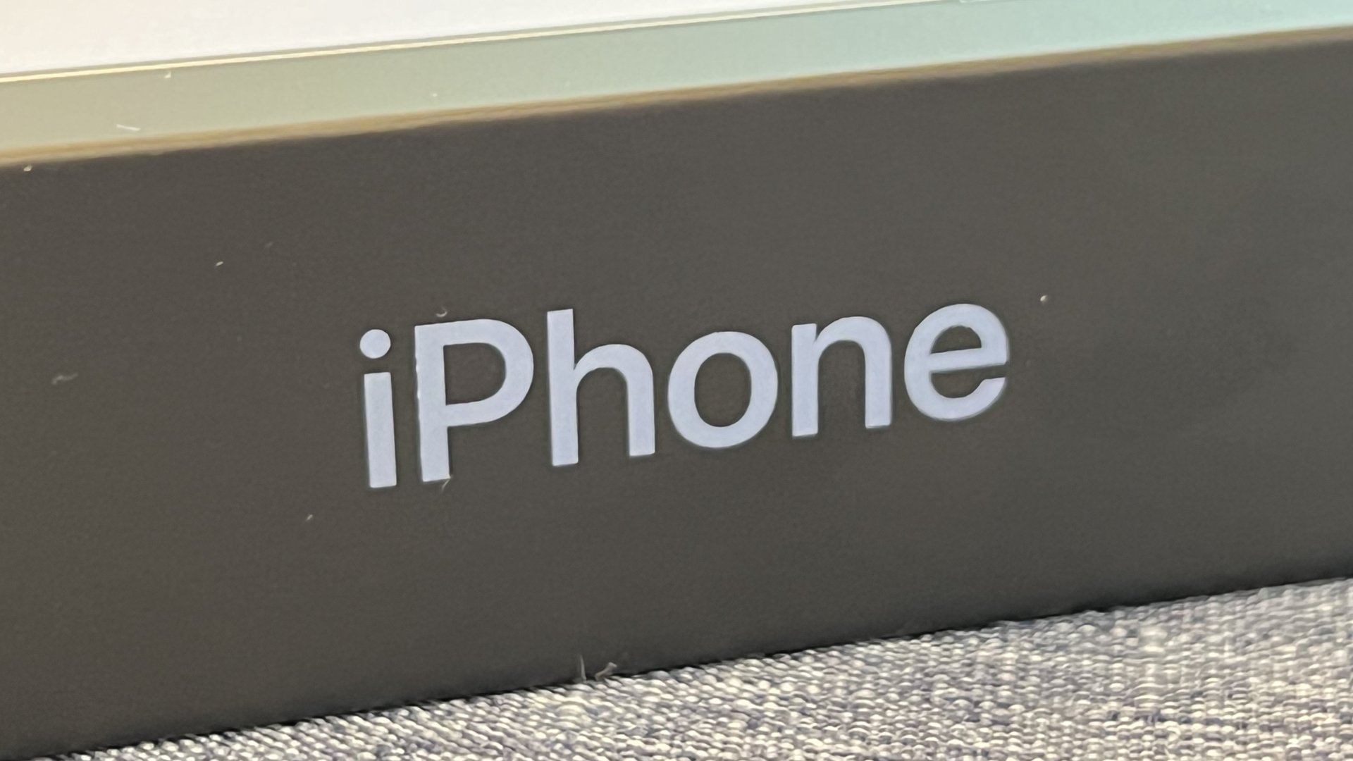 Apple iPhone box