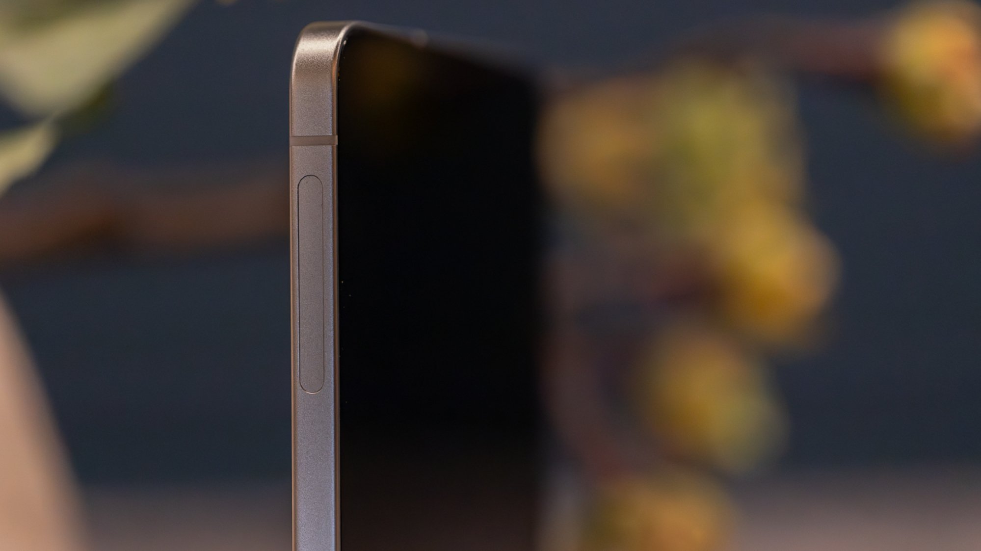 Samsung Galaxy S25 Edge from the side