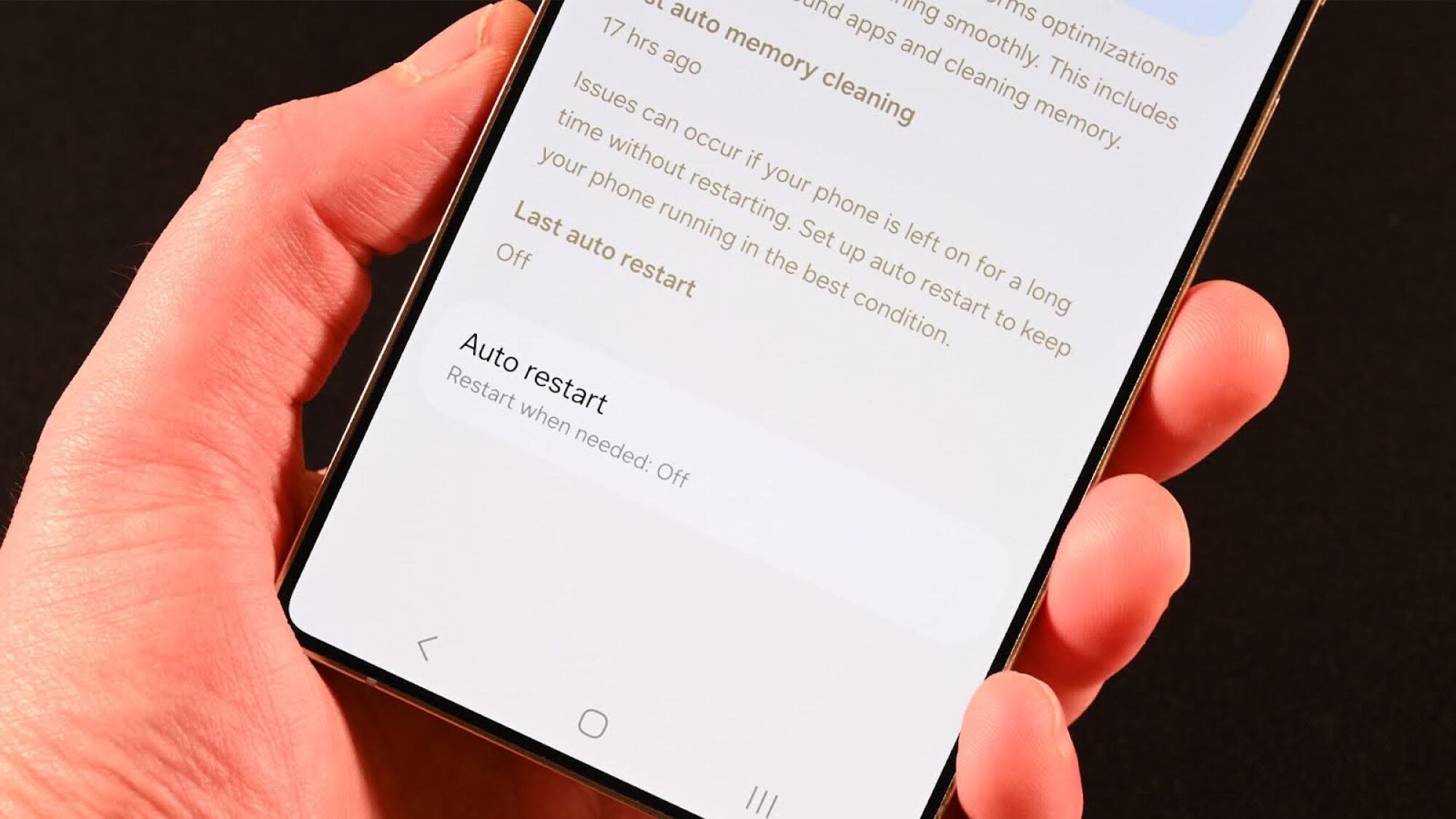 Auto restart settings displayed on a samsung galaxy s25 screen