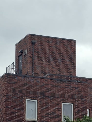 A shot of a building taken at 10X zoom on S25 Edge