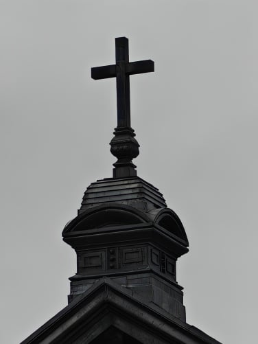 A church steeple shot with the OnePlus 13's telephoto lens