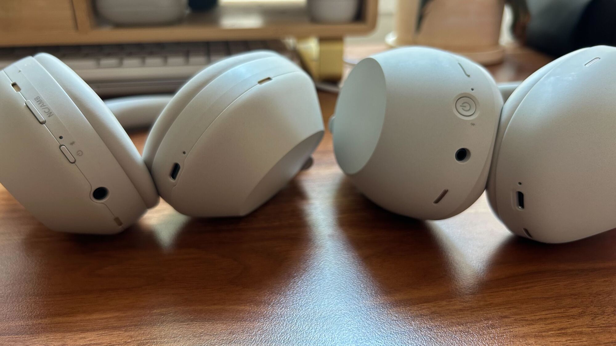 xm5 and xm6 headphones on desktop