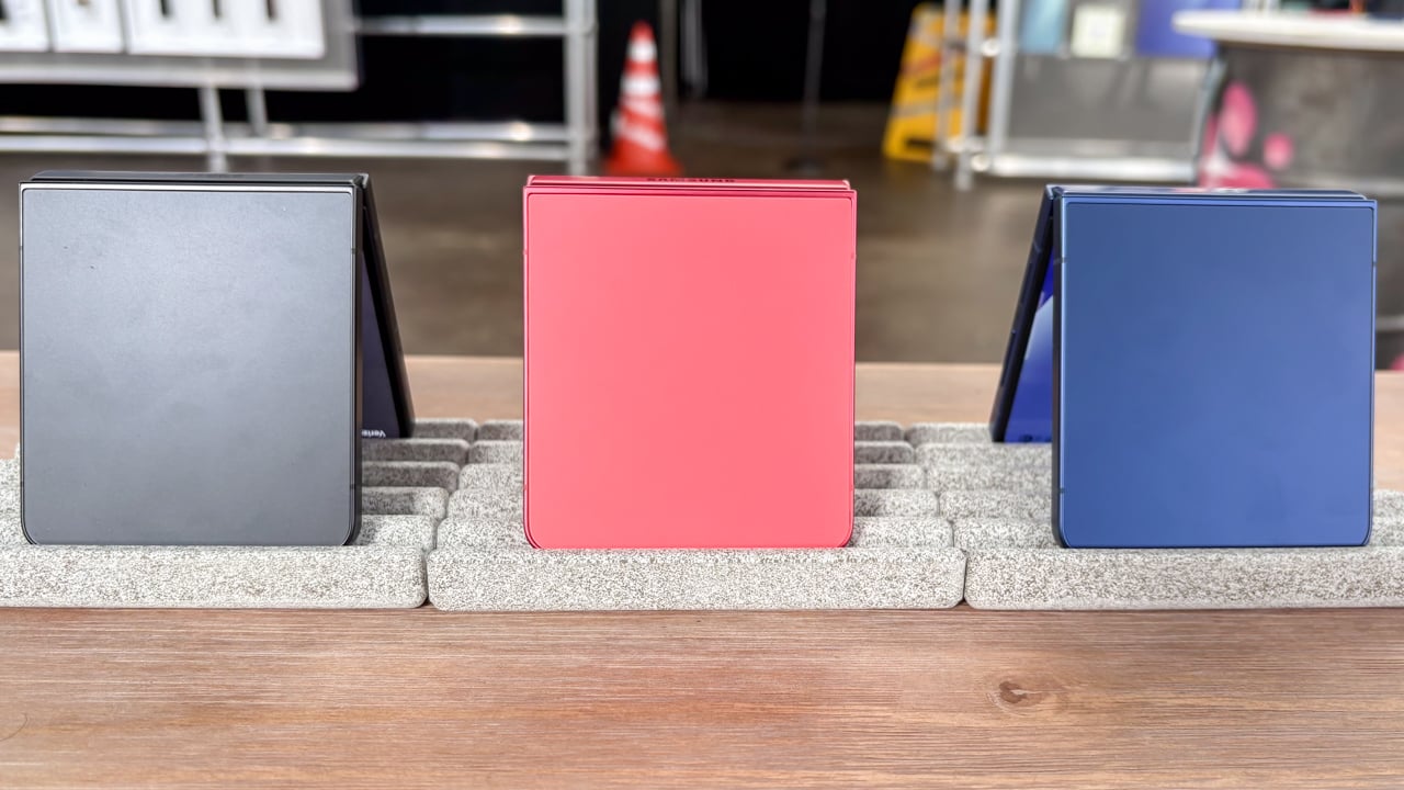 Samsung Galaxy Z Flip 7 in three different colors