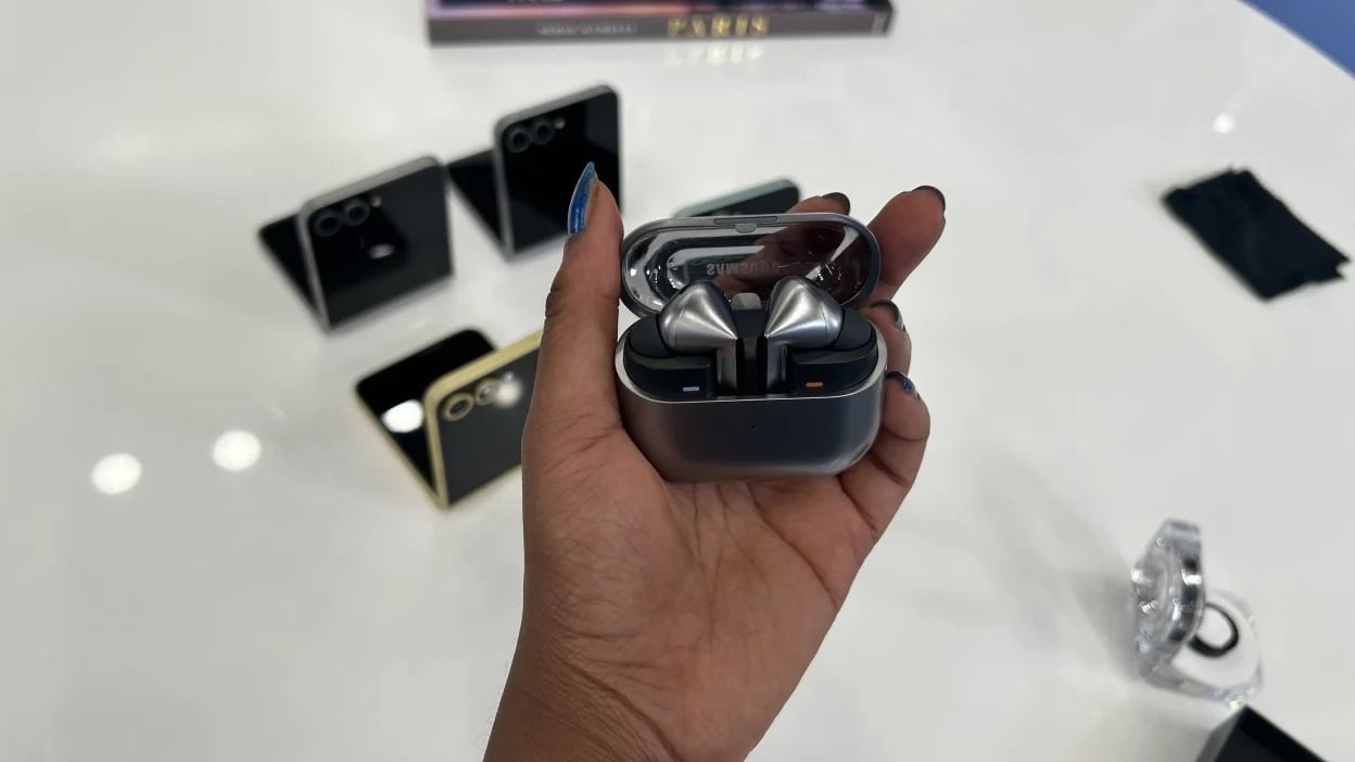 hand holding Samsung Galaxy Buds 3 Pro